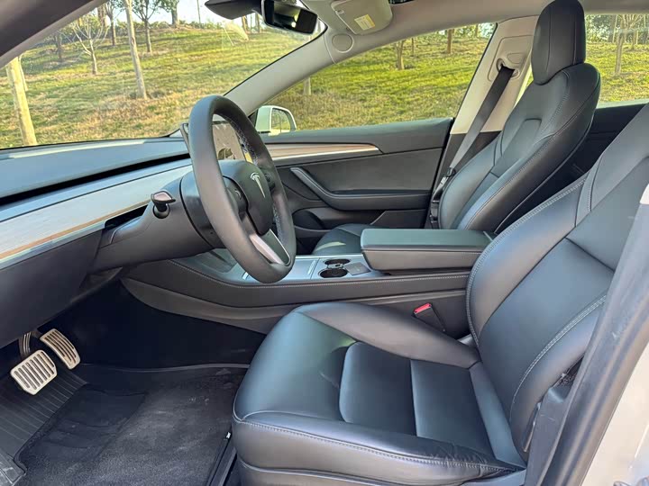 Фото 8 - Tesla Model 3