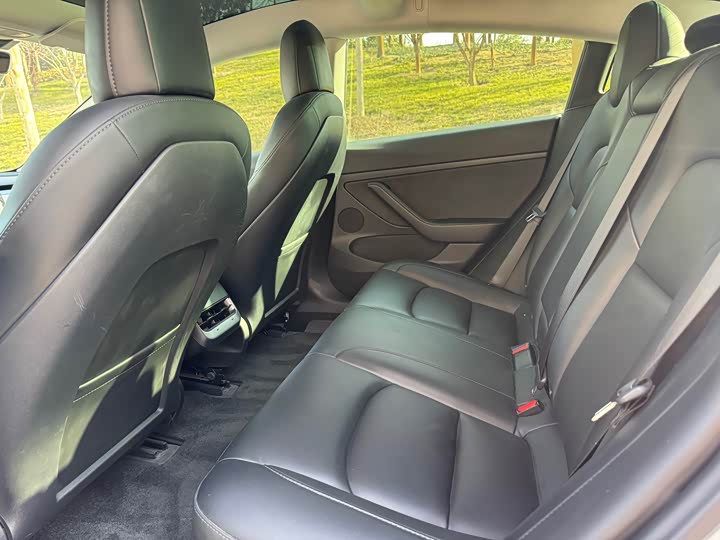 Фото 9 - Tesla Model 3