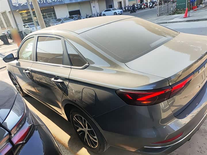 Фото 5 - Geely Emgrand