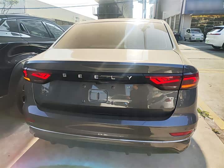 Фото 6 - Geely Emgrand