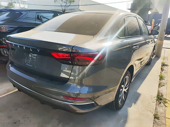 Фото 7 - Geely Emgrand