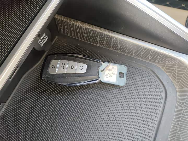 Фото 9 - Geely Emgrand