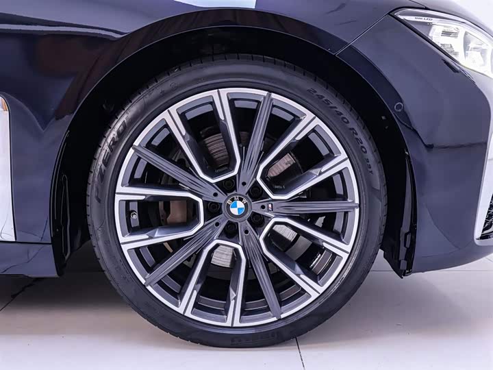 Фото 6 - BMW 7 Series