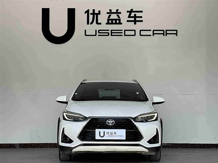 Фото 2 - Toyota Yaris L Hatchback