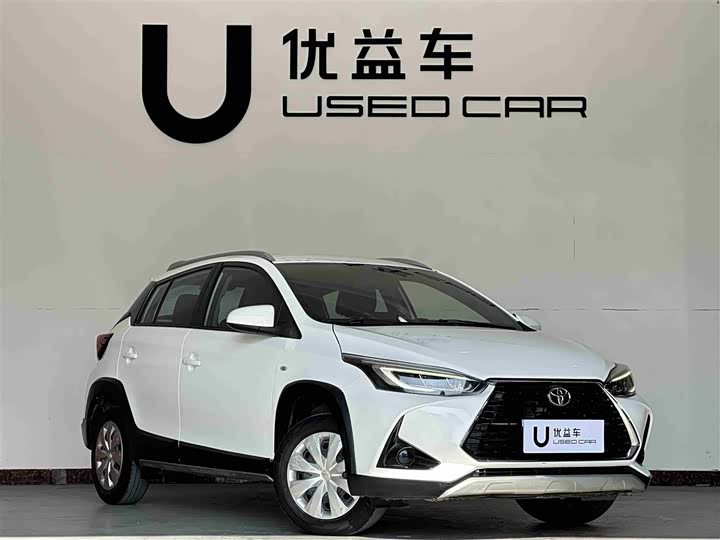 Фото 3 - Toyota Yaris L Hatchback