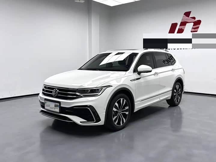 Фото 1 - Volkswagen Tiguan L Pro