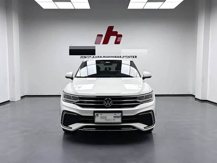Фото 2 - Volkswagen Tiguan L Pro
