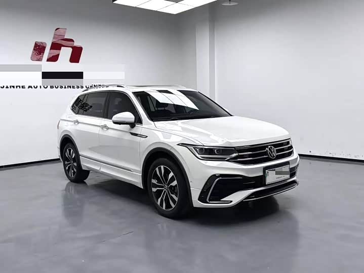 Фото 3 - Volkswagen Tiguan L Pro