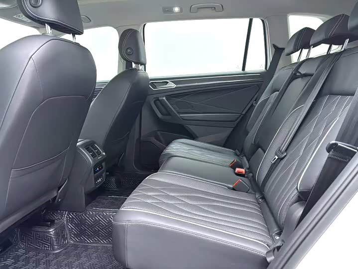 Фото 7 - Volkswagen Tiguan L Pro