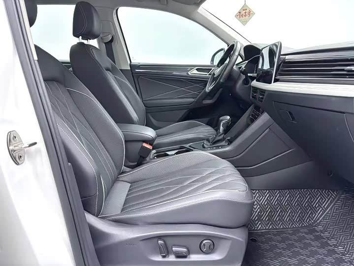 Фото 9 - Volkswagen Tiguan L Pro