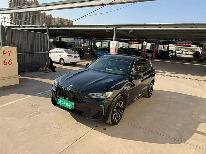 Фото 2 - BMW iX3
