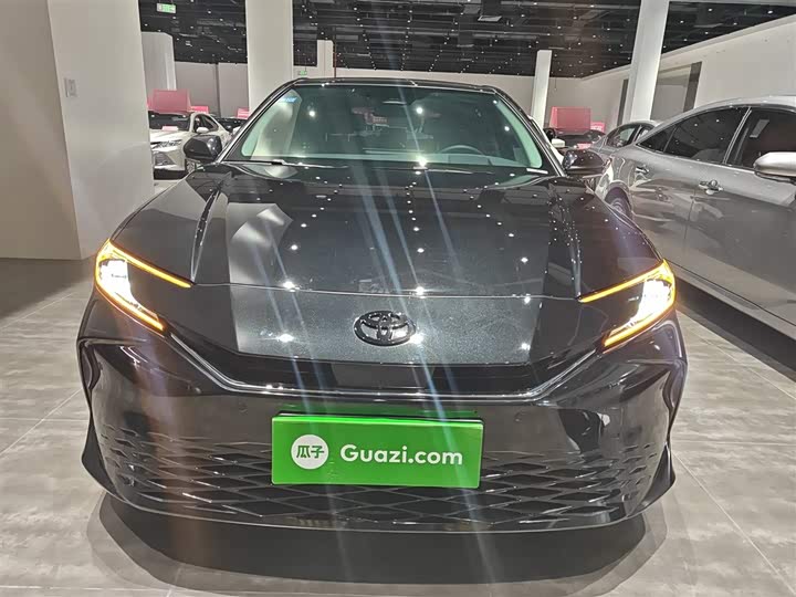 Фото 3 - Toyota Camry