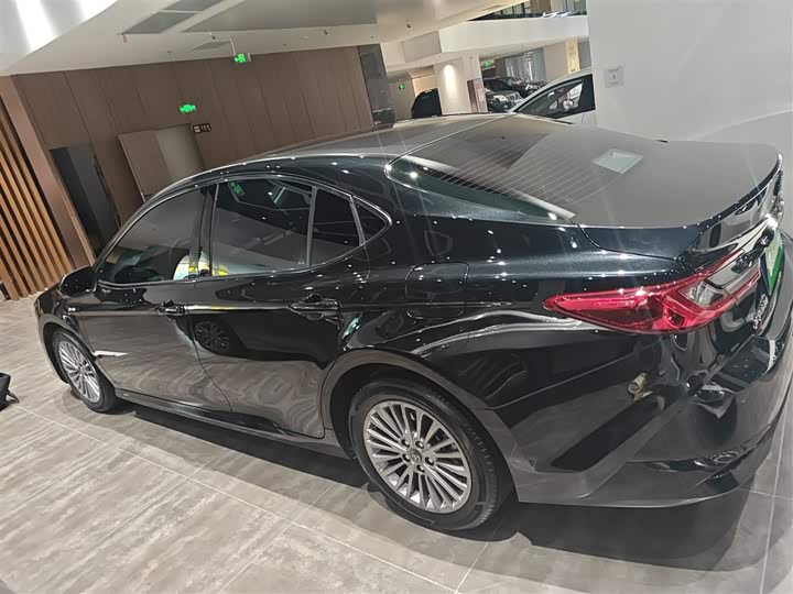 Фото 5 - Toyota Camry