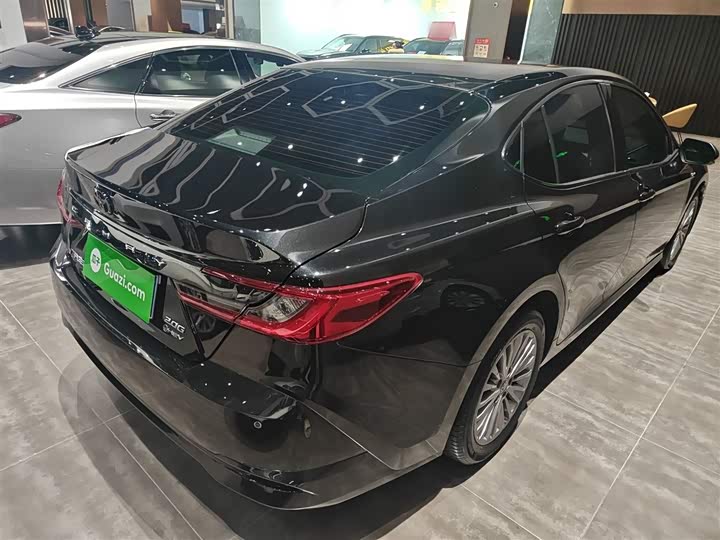 Фото 7 - Toyota Camry