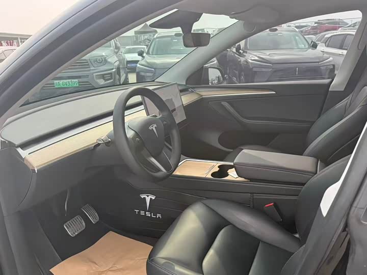 Фото 4 - Tesla Model Y