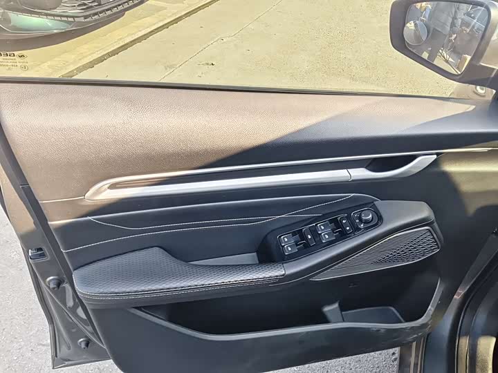 Фото 7 - Geely Emgrand