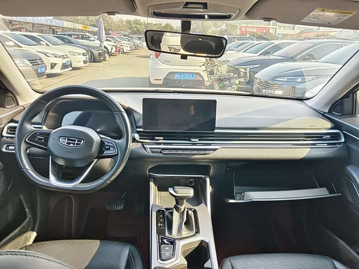 Фото 9 - Geely Emgrand