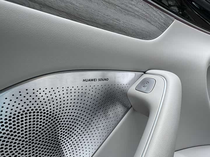 Фото 3 - Luxeed S7