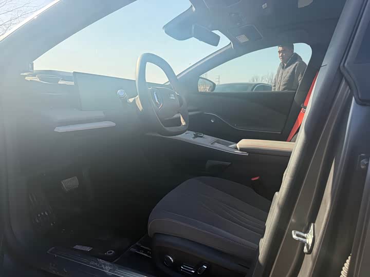 Фото 7 - Geely Galaxy E8