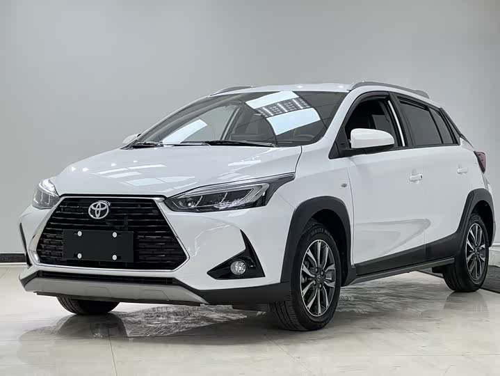 Фото 1 - Toyota Yaris L Hatchback