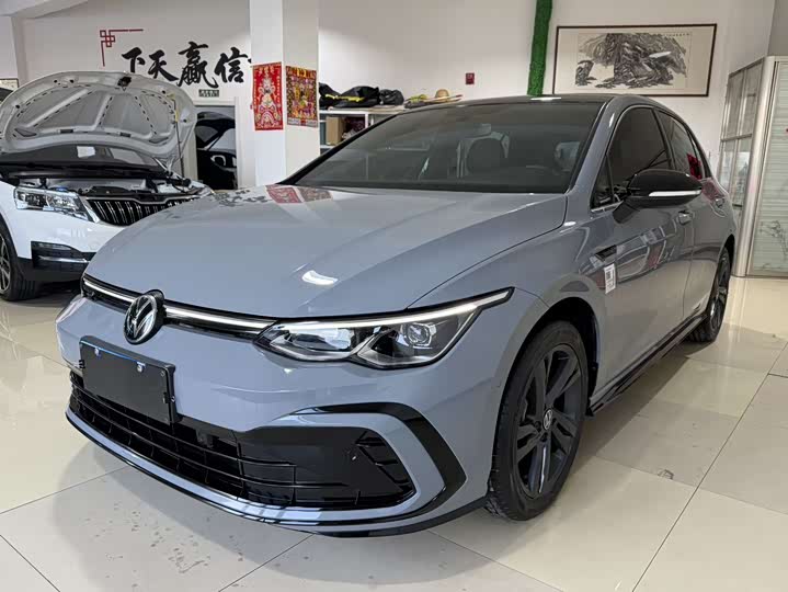 Фото 1 - Volkswagen Golf