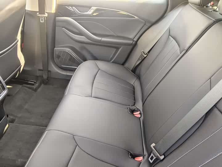 Фото 6 - Bestune B70