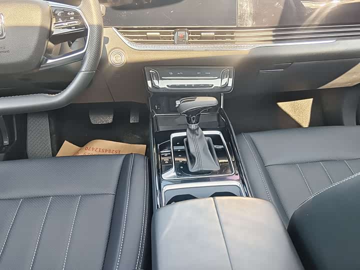 Фото 9 - Bestune B70