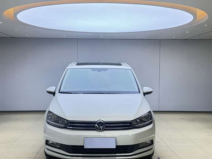 Фото 2 - Volkswagen Touran L