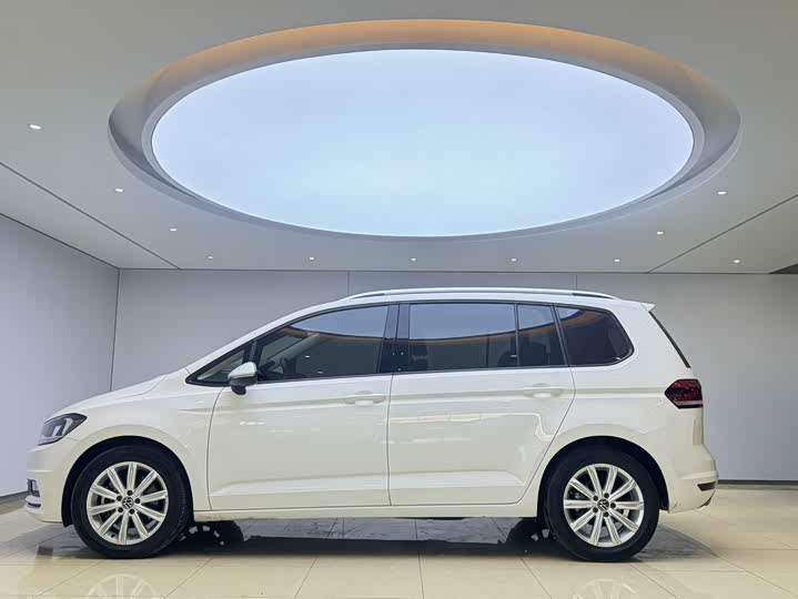 Фото 4 - Volkswagen Touran L