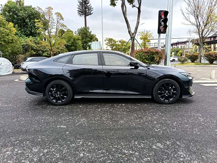 Фото 4 - Changan UNI-V