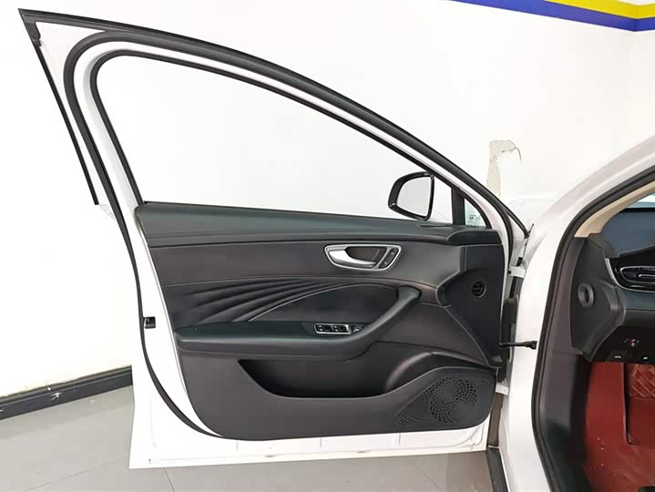 Фото 7 - Roewe D7