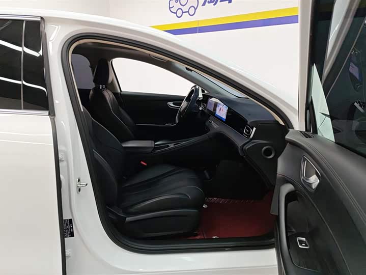 Фото 8 - Roewe D7