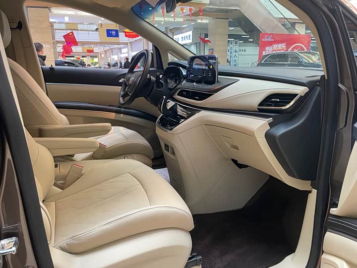 Фото 8 - Buick GL8 ES