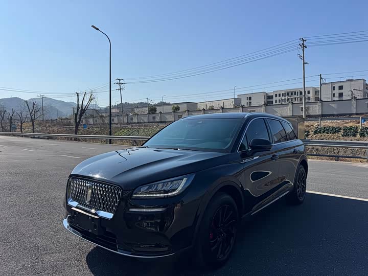 Фото 1 - Lincoln Corsair