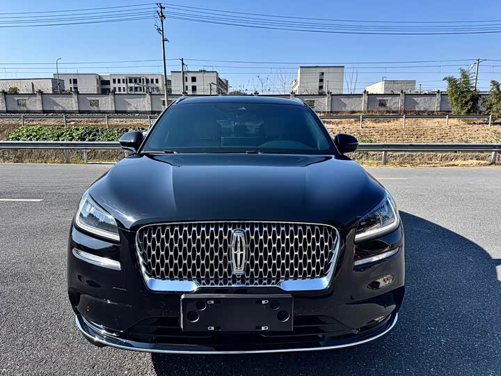 Фото 2 - Lincoln Corsair