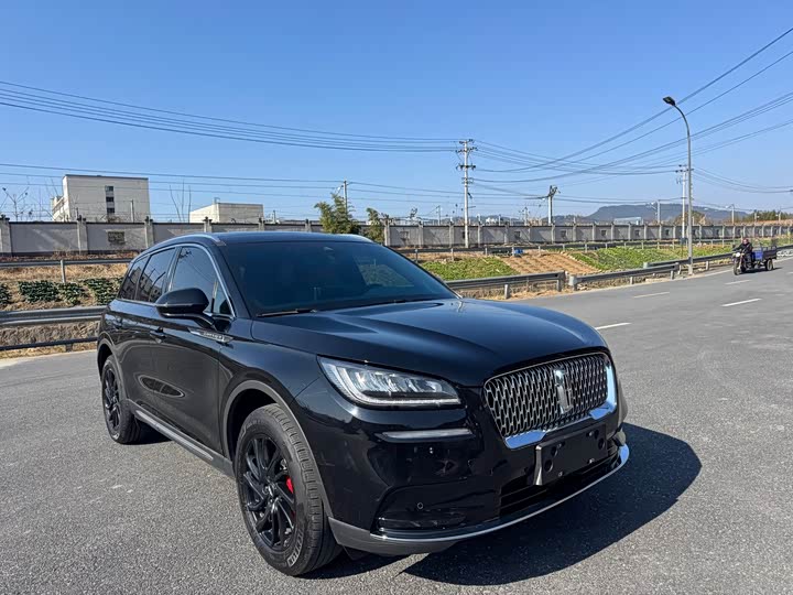 Фото 3 - Lincoln Corsair