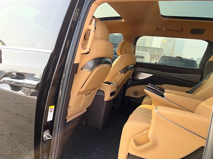 Фото 5 - Denza D9