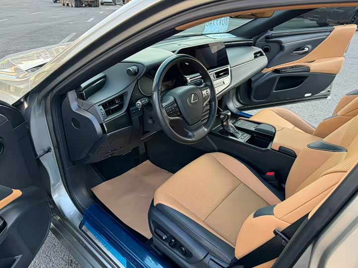 Фото 4 - Lexus ES