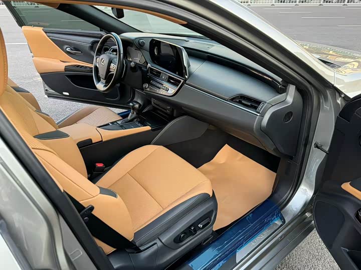 Фото 6 - Lexus ES