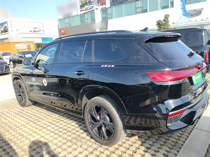 Фото 4 - Audi Q6