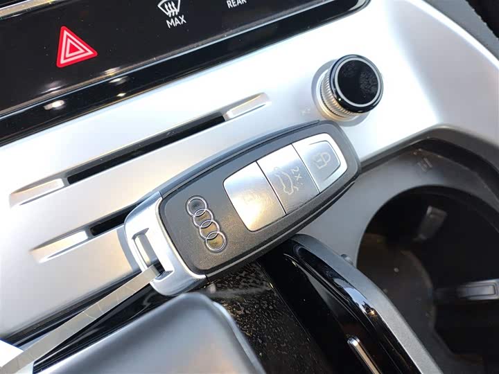 Фото 8 - Audi Q6