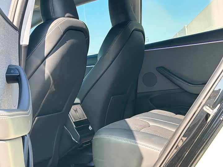 Фото 6 - Tesla Model 3
