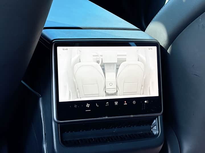 Фото 7 - Tesla Model 3