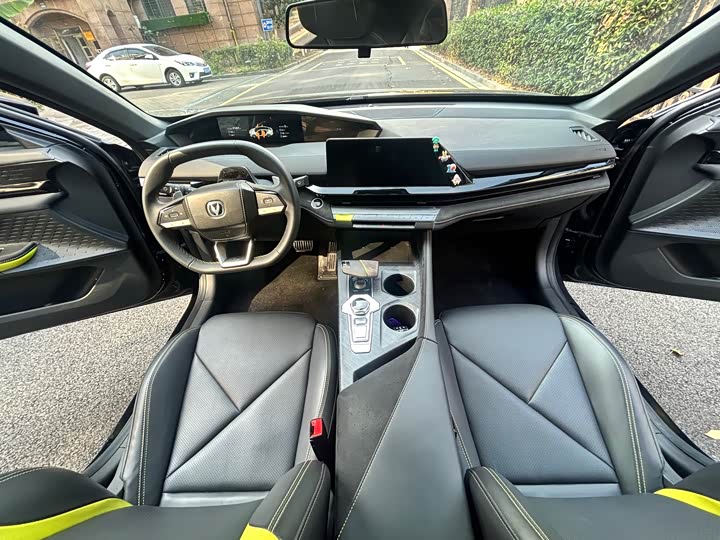 Фото 8 - Changan UNI-V