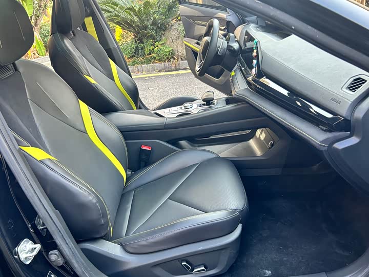 Фото 9 - Changan UNI-V