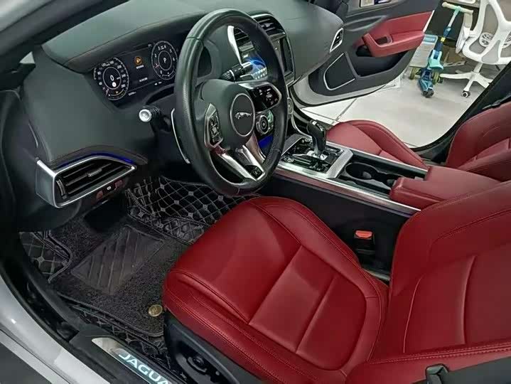 Фото 5 - Jaguar XE L