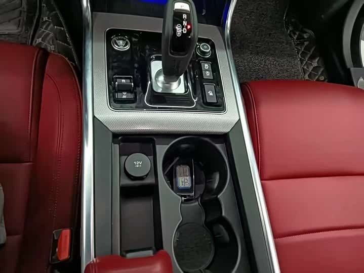 Фото 9 - Jaguar XE L