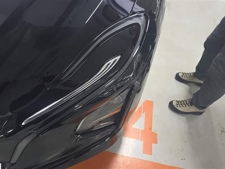 Фото 5 - Hongqi E-QM5