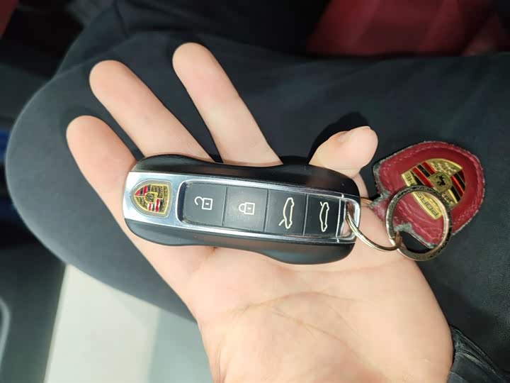 Фото 9 - Porsche Taycan