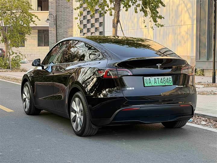 Фото 3 - Tesla Model Y